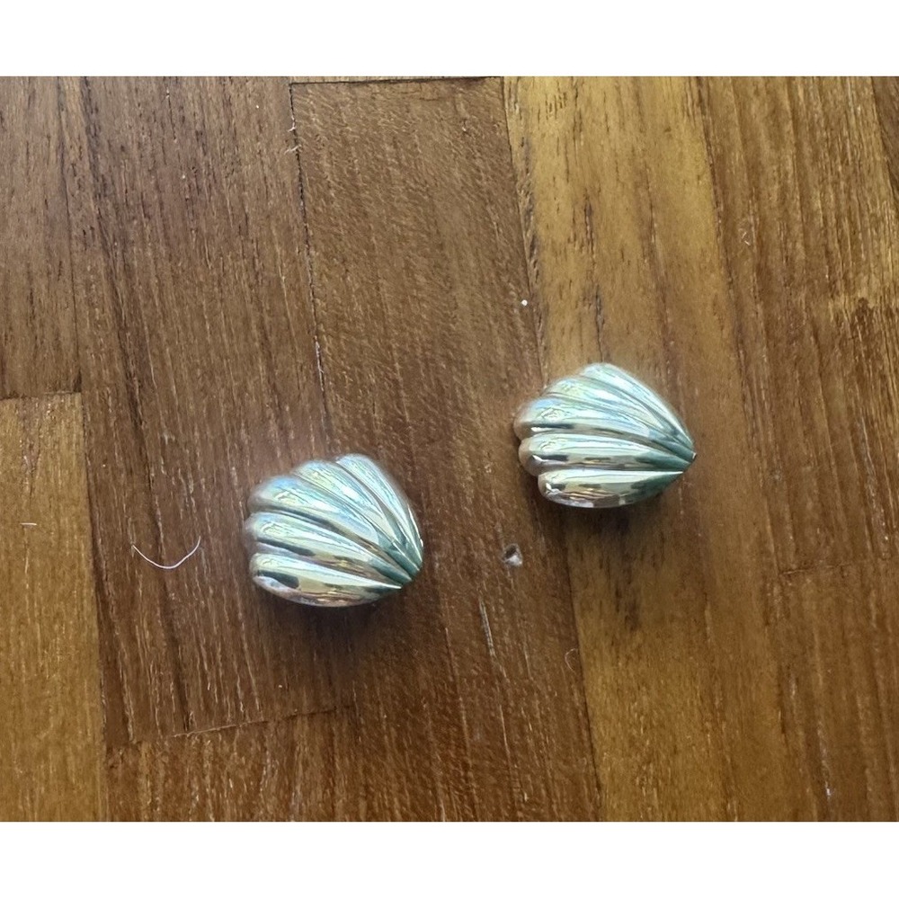 Vintage Gold-tone Clam Seashell Beach Stud Earrings | Nautical Coastal Jewelry